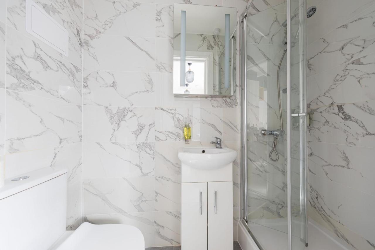 Lovely Private Room And Shower At Anson Hotel London Eksteriør billede